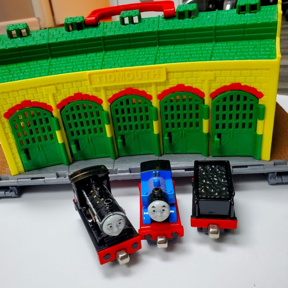 Thomas the Tank Engine Portable Shed Track